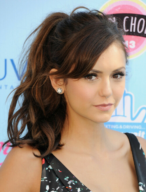 Nina_Dobrev_2013TeenChoiceAwards101f172b4115d5d0f3a.jpeg