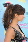 Nina_Dobrev_2013TeenChoiceAwards303a51837eaf85f0a8