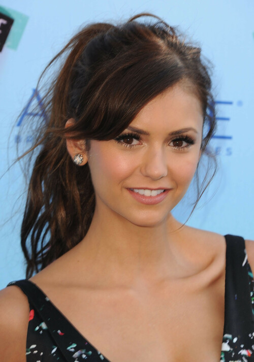 Nina_Dobrev_2013TeenChoiceAwards31aaa5c7c05998a6c7.jpeg