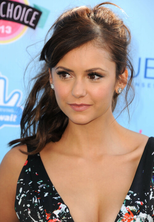 Nina_Dobrev_2013TeenChoiceAwards44b718bb69a64bcbfc.jpeg