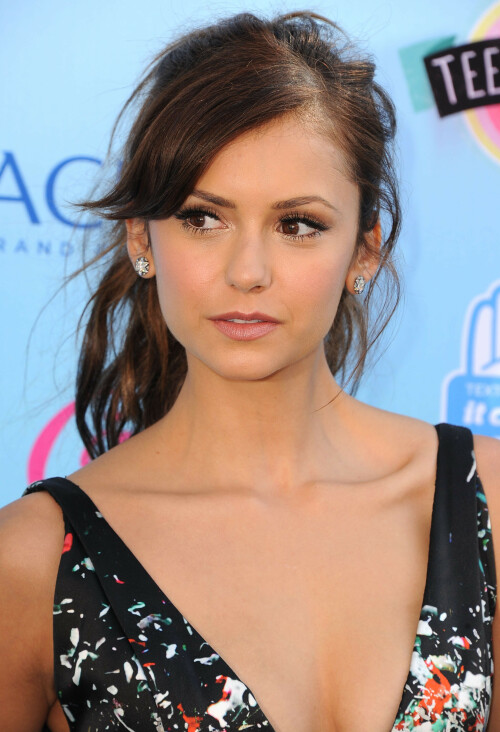 Nina_Dobrev_2013TeenChoiceAwards51026fdbc71202a83f.jpeg