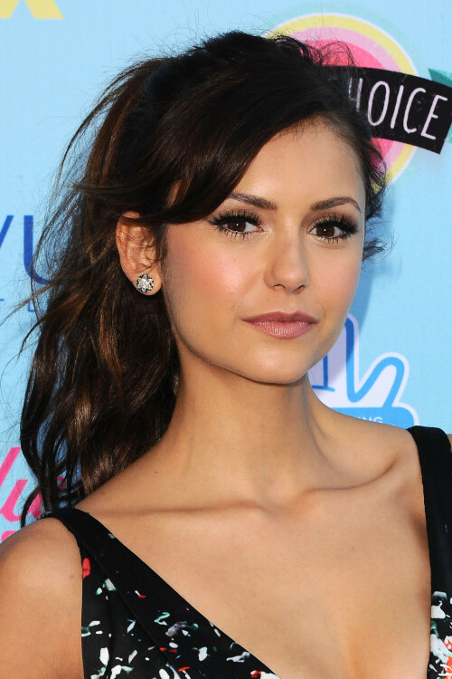 Nina_Dobrev_2013TeenChoiceAwards565fd6a3d7d6a0f91a.jpeg