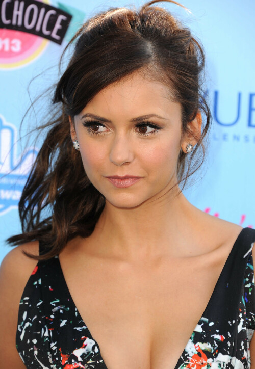 Nina_Dobrev_2013TeenChoiceAwards62a29c3c7c33526643.jpeg