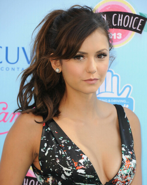 Nina_Dobrev_2013TeenChoiceAwards6332b14bdf4d9c52c3.jpeg