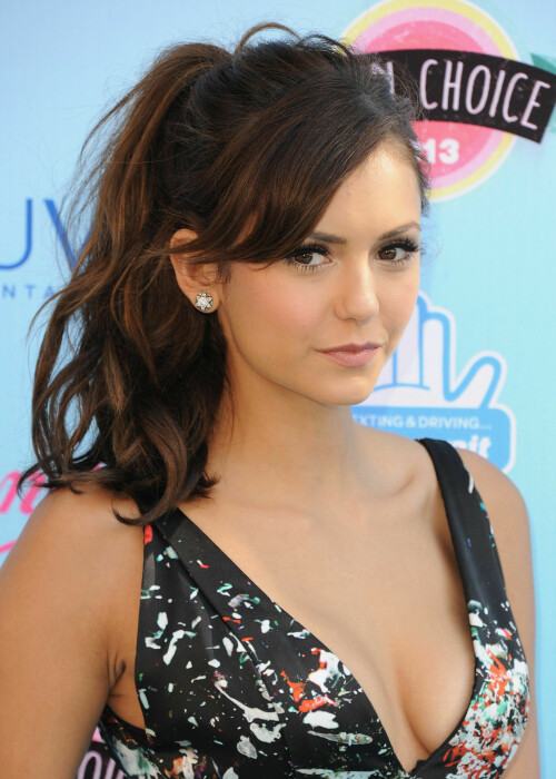 Nina_Dobrev_2013TeenChoiceAwards64a1e46bba12412799.jpeg
