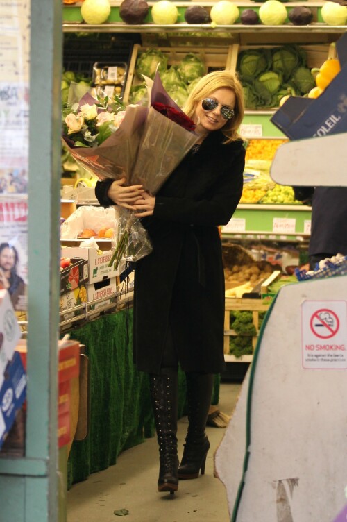 GeriHalliwell_February142013_Roses_-158438888a101c80e.jpeg