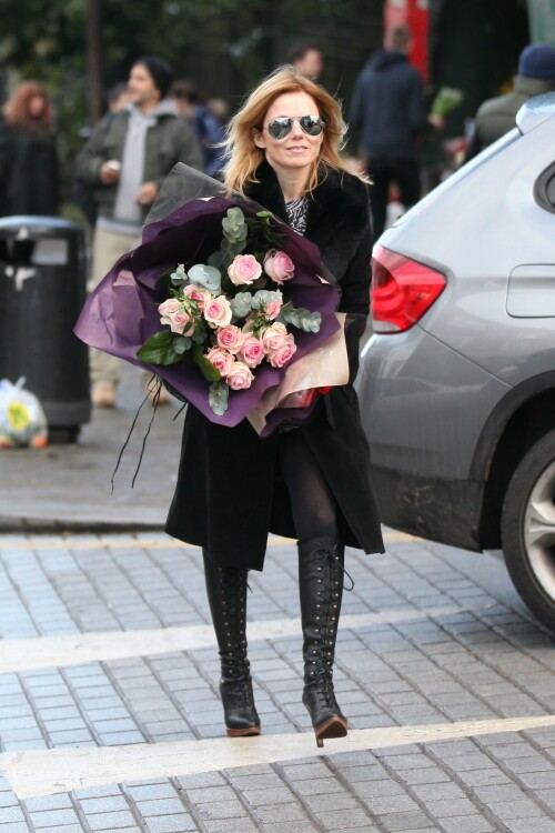 GeriHalliwell_February142013_Roses_023e7c0b9f5924edc3.jpeg