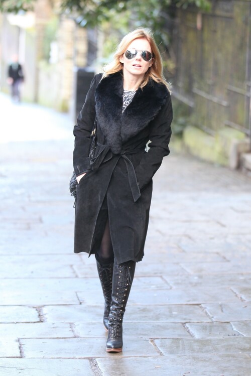 GeriHalliwell_February142013_Roses_09238ab13dfd32a5e5.jpeg