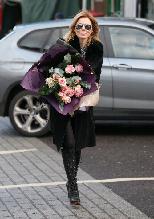 GeriHalliwell_February142013_Roses_10d46f0d6a8bb83beb.jpeg