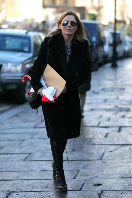 GeriHalliwell_February142013_Roses_16ac45bec49708ace0.jpeg