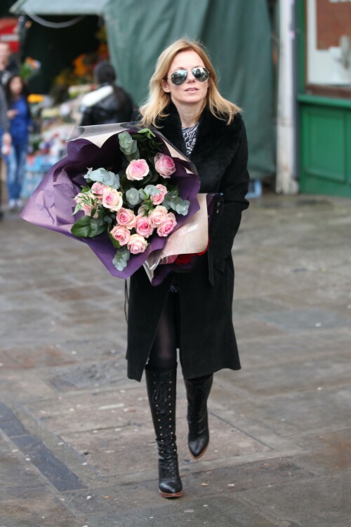 GeriHalliwell_February142013_Roses_1793190dab886fc3d4.jpeg