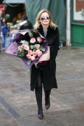 GeriHalliwell_February142013_Roses_1793190dab886fc3d4