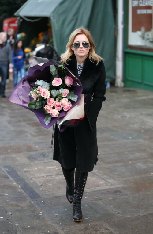 GeriHalliwell_February142013_Roses_18bce989c2765ddeaa.jpeg