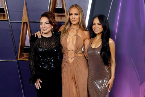 JenniferLopez_2025AMAs_1070d9edb808b50d6f