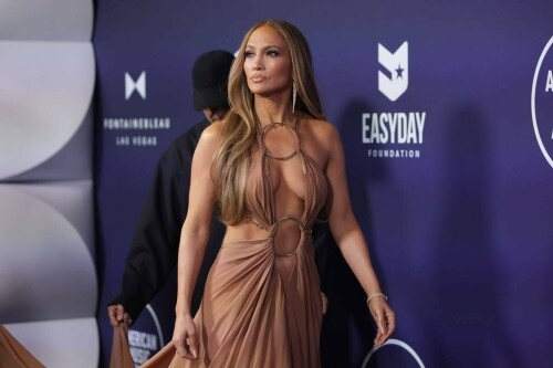 JenniferLopez_2025AMAs_33ffad5edc7ab4a77e.jpeg