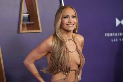 JenniferLopez_2025AMAs_38cc67efc66ad56ded.jpeg