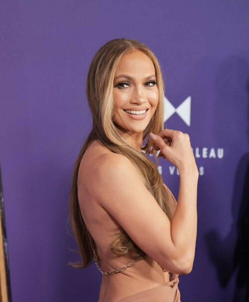JenniferLopez_2025AMAs_451dd346ed55ca5d51.jpeg