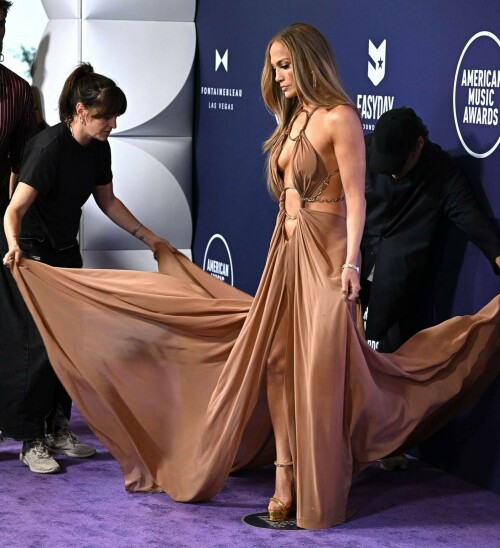 JenniferLopez_2025AMAs_47ec488d20275262ce