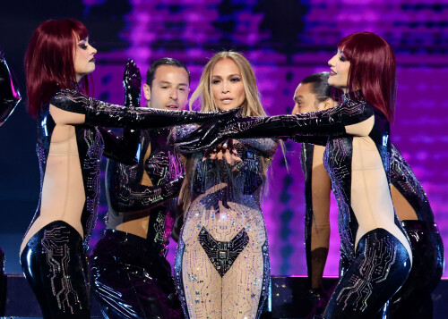 JenniferLopez_2025AMAs_487ee3bdd9ddddbf2b.jpeg