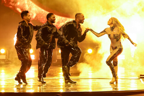 JenniferLopez_2025AMAs_52cb639413ed3ab5c8.jpeg