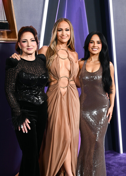 JenniferLopez_2025AMAs_570abf834a268fd8ae.jpeg
