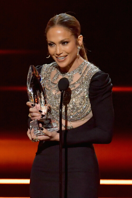 Jennifer_Lopez_2017_PeoplesChoiceAwards_002305d792faee36daf