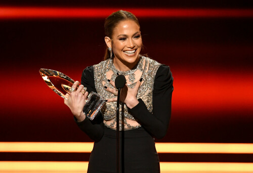 Jennifer_Lopez_2017_PeoplesChoiceAwards_0633ea0f2207d9d09f7