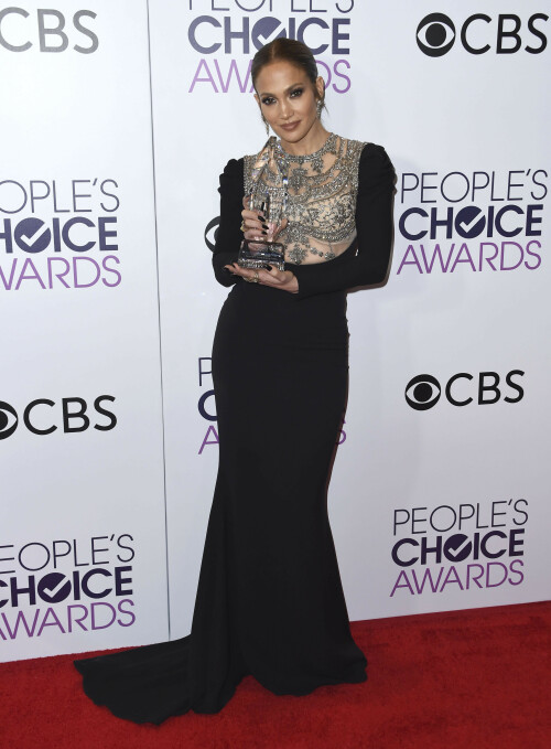 Jennifer_Lopez_2017_PeoplesChoiceAwards_133de631613097bc377