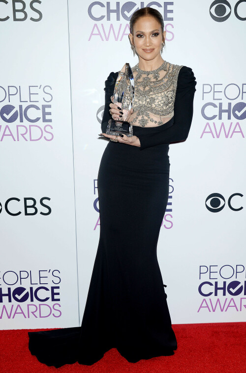Jennifer_Lopez_2017_PeoplesChoiceAwards_136647c24b8a7a7c665