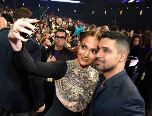 Jennifer_Lopez_2017_PeoplesChoiceAwards_158f3b902b5a062cdf0.jpeg