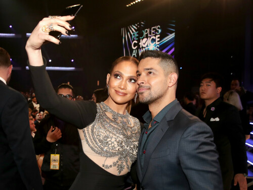 Jennifer_Lopez_2017_PeoplesChoiceAwards_178230e2d56301a257b