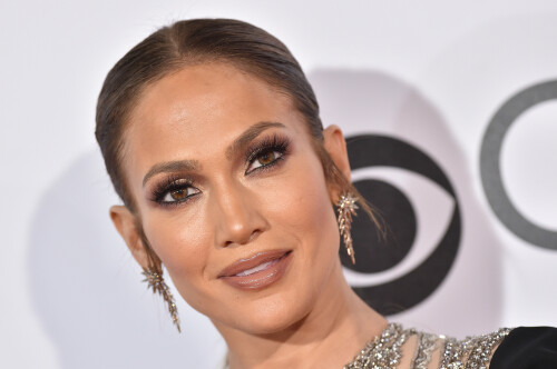 Jennifer_Lopez_2017_PeoplesChoiceAwards_222fbcff32d68bee913