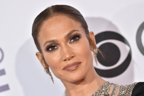 Jennifer_Lopez_2017_PeoplesChoiceAwards_2248d2227991256b5b4
