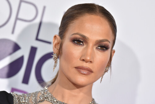 Jennifer_Lopez_2017_PeoplesChoiceAwards_2279948636ea5e710b8