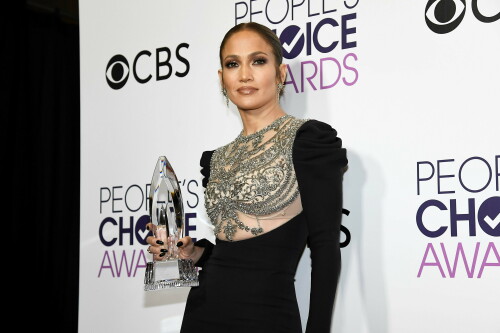 Jennifer_Lopez_2017_PeoplesChoiceAwards_3115f41b68842dc6158
