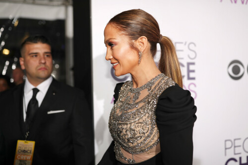 Jennifer_Lopez_2017_PeoplesChoiceAwards_335e08329e923db8974