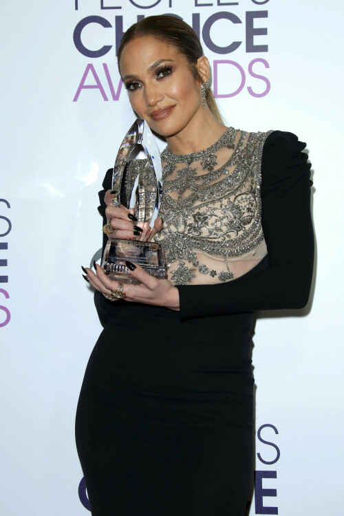 Jennifer_Lopez_2017_PeoplesChoiceAwards_35697cf03023ec77078