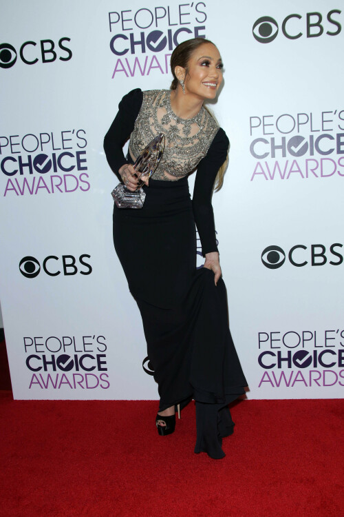 Jennifer_Lopez_2017_PeoplesChoiceAwards_3584b541653f887be8c
