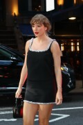TaylorSwift_SelenaGomez_Dinner_May312025_0676c86adbd7f982c8