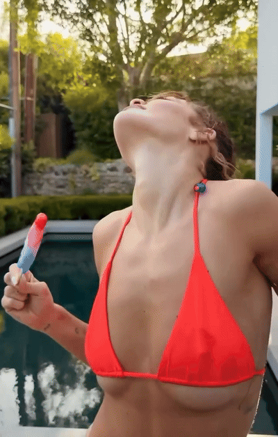 RitaOra_Bikini_Gifs_June2025_0122855c142d6127103.gif
