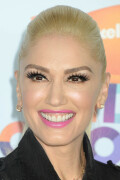 GwenStefani_2017KCA_BlackOutfit_HQPicsSpace_10178a14f07f18bb85b