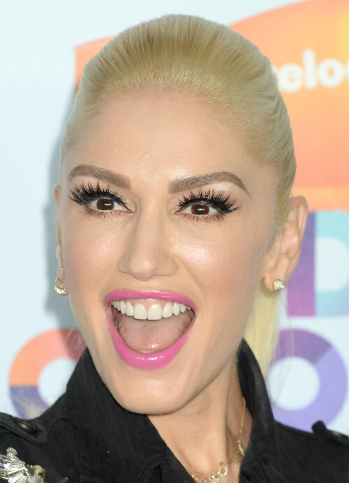 GwenStefani_2017KCA_BlackOutfit_HQPicsSpace_10213bf7102fd43648b.jpeg
