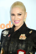 GwenStefani_2017KCA_BlackOutfit_HQPicsSpace_107006277443b1c8a57