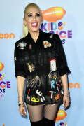 GwenStefani_2017KCA_BlackOutfit_HQPicsSpace_1091a2fb64e6f0e9b64