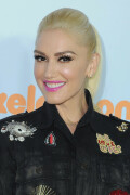 GwenStefani_2017KCA_BlackOutfit_HQPicsSpace_1108285588923826168