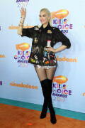 GwenStefani_2017KCA_BlackOutfit_HQPicsSpace_11412e87c6e1e5be24e