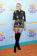 GwenStefani_2017KCA_BlackOutfit_HQPicsSpace_117dbe97cdeaa0be061