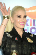 GwenStefani_2017KCA_BlackOutfit_HQPicsSpace_118bf1dc7a3da3fa3fb