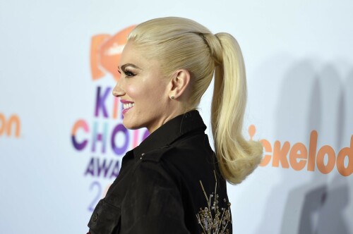 GwenStefani_2017KCA_BlackOutfit_HQPicsSpace_11d0be2bc0ffb08881.jpeg