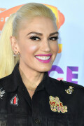 GwenStefani_2017KCA_BlackOutfit_HQPicsSpace_1235e5060abcf3a0820